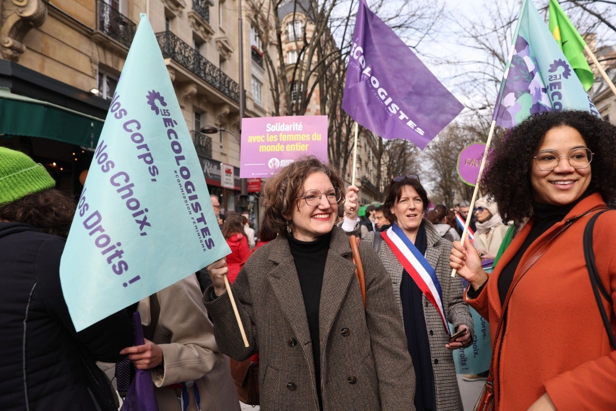 Marie Toussaint et Mélissa Camara dans une manifestation pour les droits des femmes