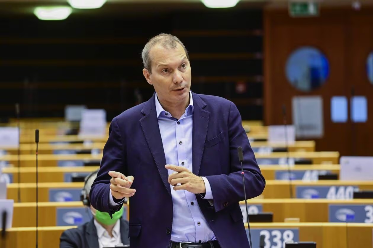 Photo de David Cormand au Parlement européen pour les élections européennes Ecologie 2024